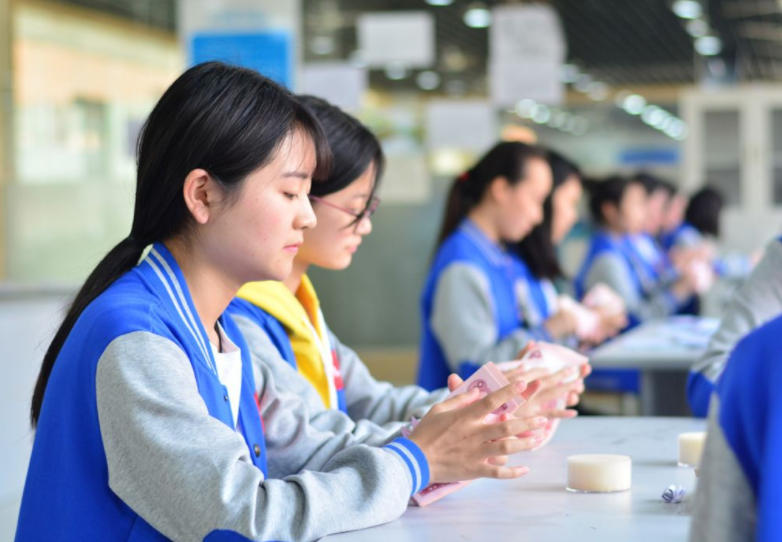 上职高就是没前途？北大教授一针见血地回答，戳痛了多少家长的心