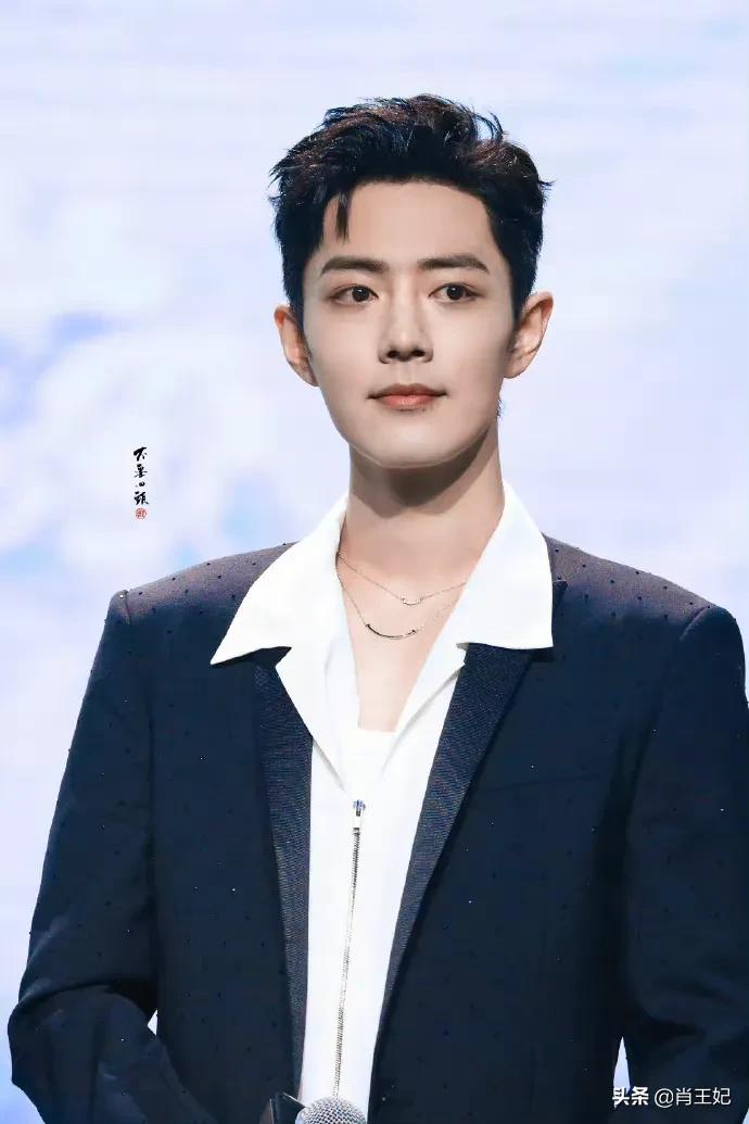 桃桃的一组生图,肖战的眼睛真好看,灵气逼人鲜花与少年绝配