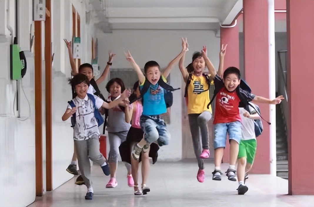 多地中小学暑假时间公布，学生笑了，家长哭了：还没开学又放假了