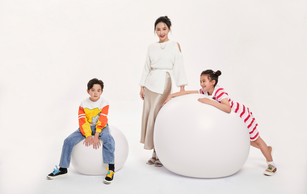 吴奇隆前妻分享亲子照，女儿和儿子乖巧可爱，向老公表白超浪漫