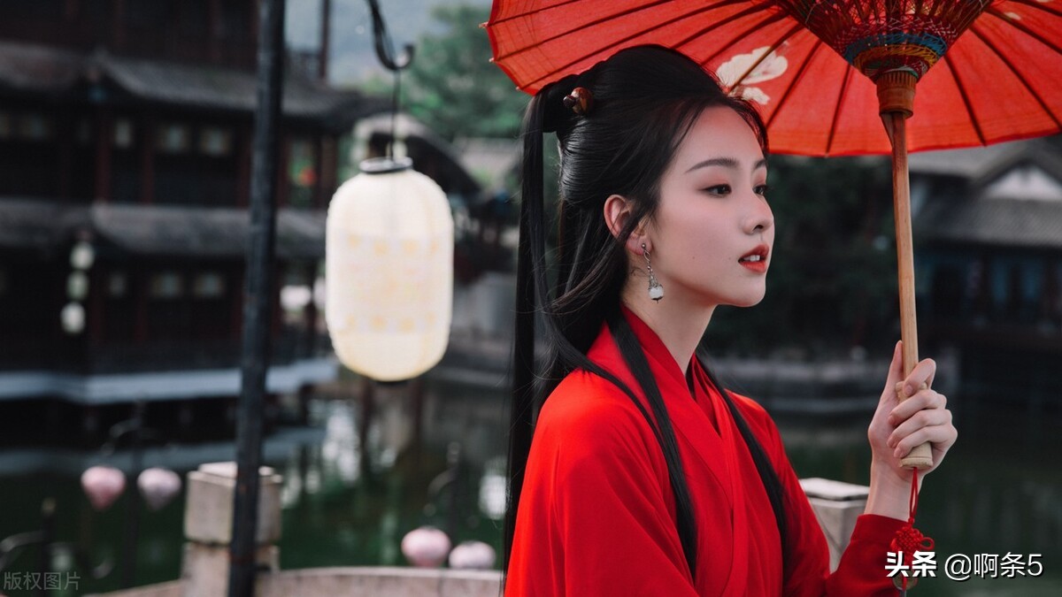 突然发现陈都灵的鼻头有点大啊