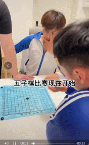 下棋大爷看了都要打人！这个离谱的万宁象棋究竟是个啥游戏？