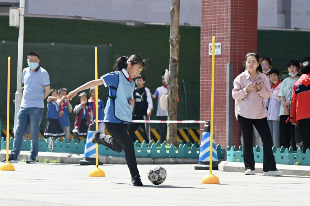 阳光体育 快乐足球｜棠小（南区）举行2022体育节足球技巧挑战赛