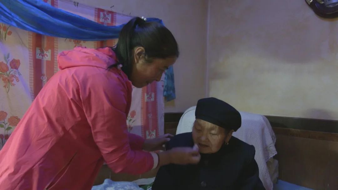 【劳模风采】高彩梅：巧手绣出新生活