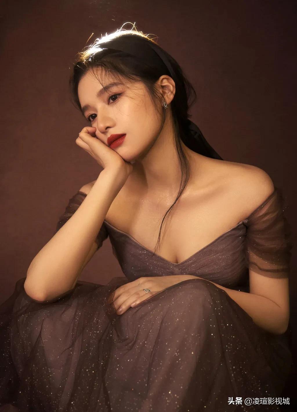 明星壁纸图片分享：张婧仪（1）