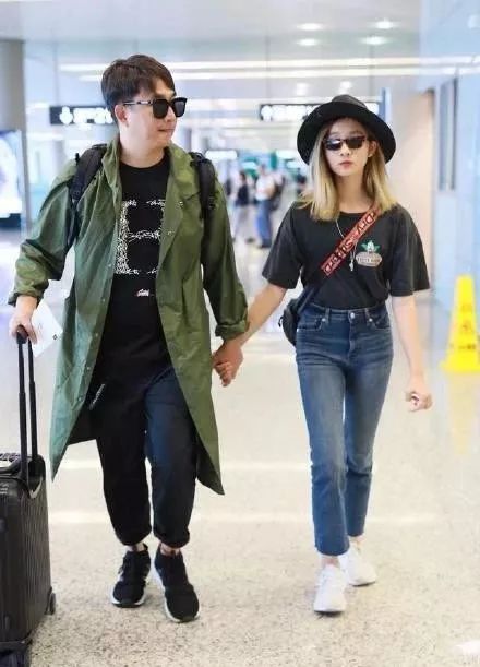 黄磊女儿被骂上热搜：13岁就染发，像什么样子？