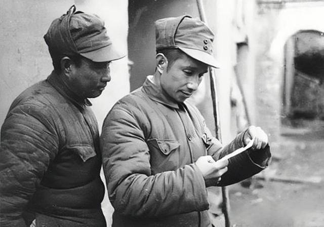 粟裕收到伪军中将送的一盒烟，脸色突变，令全军集合关闭电台