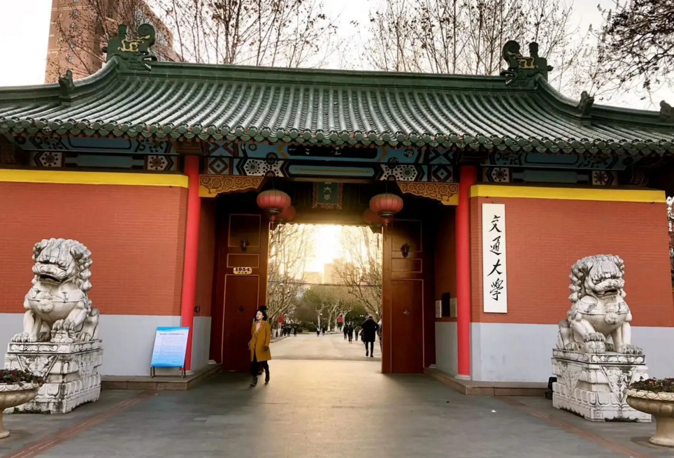 中国“百强大学”排行榜，清华大学不负众望，浙大逆袭进入前三