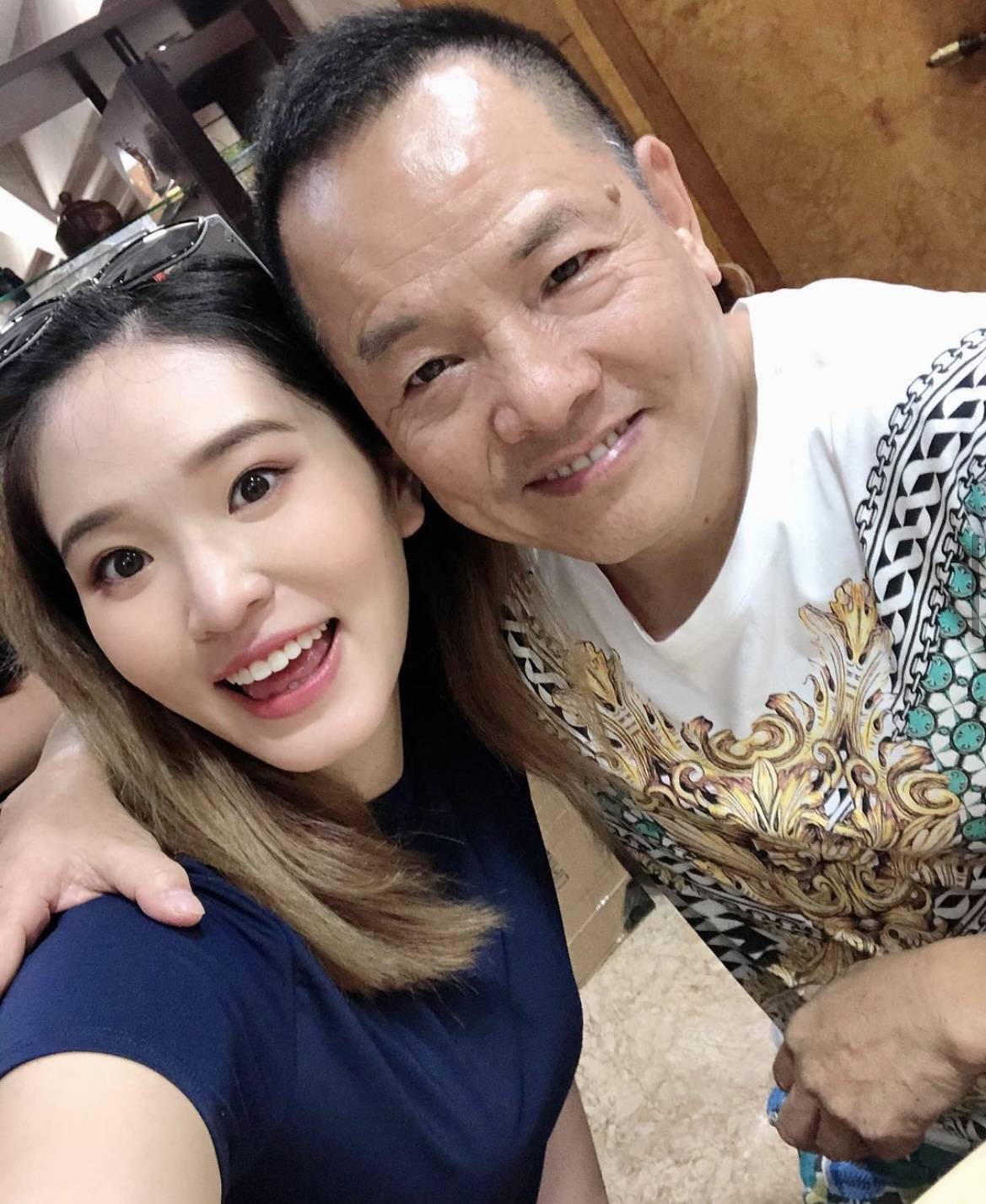 黑帮大佬的美貌女儿：有人隐姓埋名做艺人，有人父亲遗愿不进娱圈