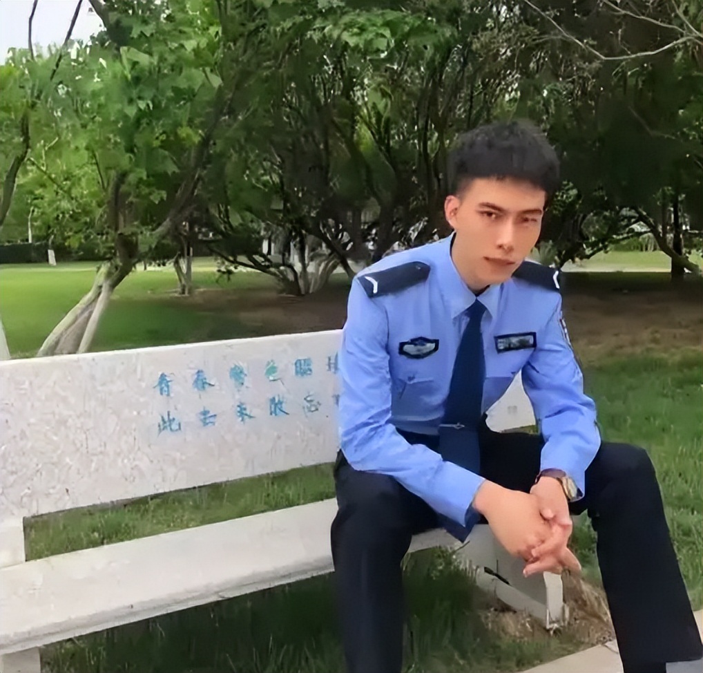中国人民公安大学校草火了，外形硬朗帅气，果然帅的都上交国家了