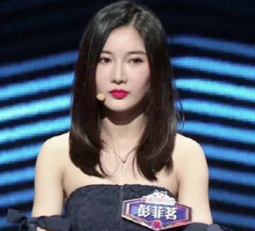 清华大学校花“双料第一”，颜值和才华均在线，不输“奶茶妹妹”