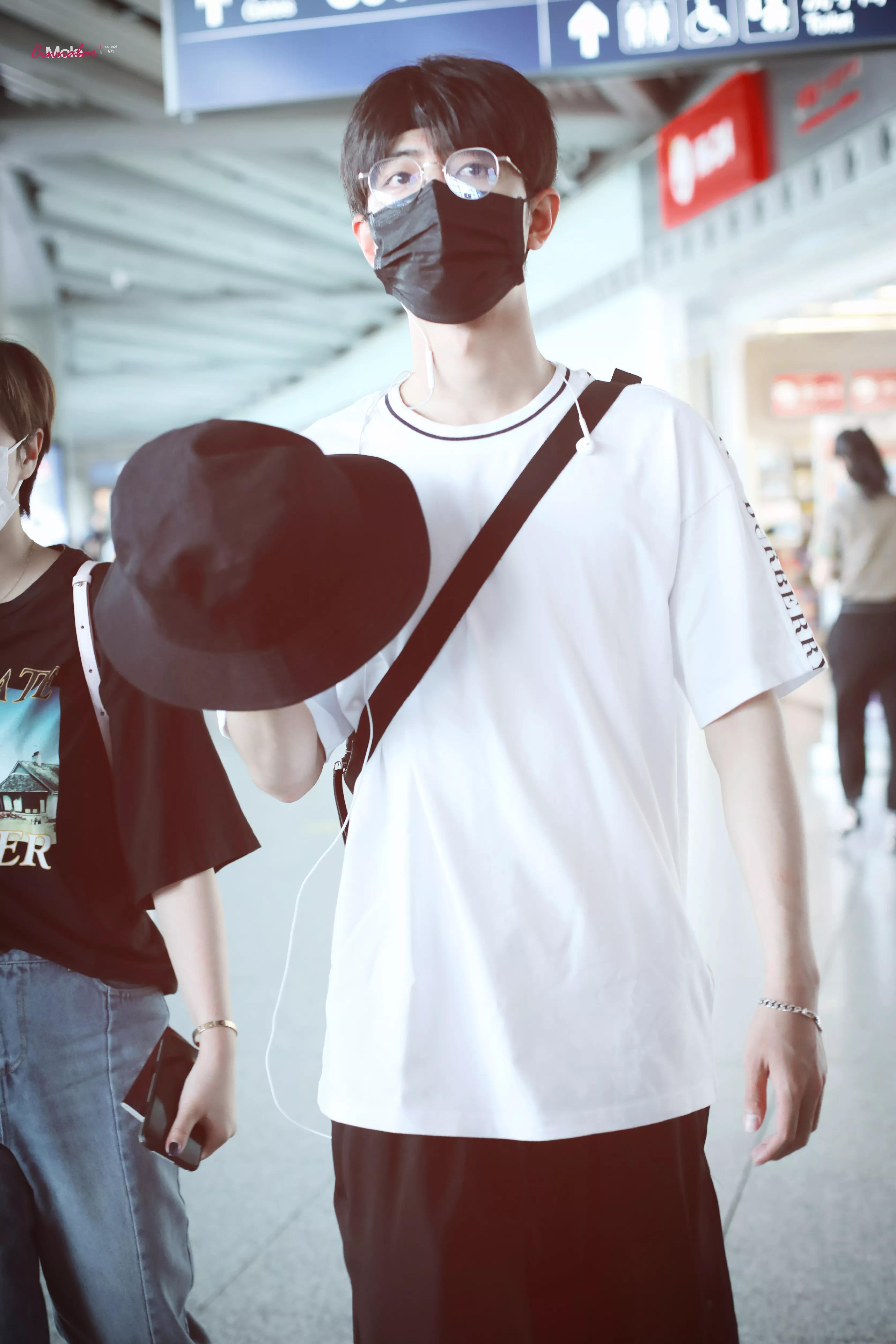 考古肖战:2018年9月—12月机场时间线汇总,今天请叫我收图狂魔