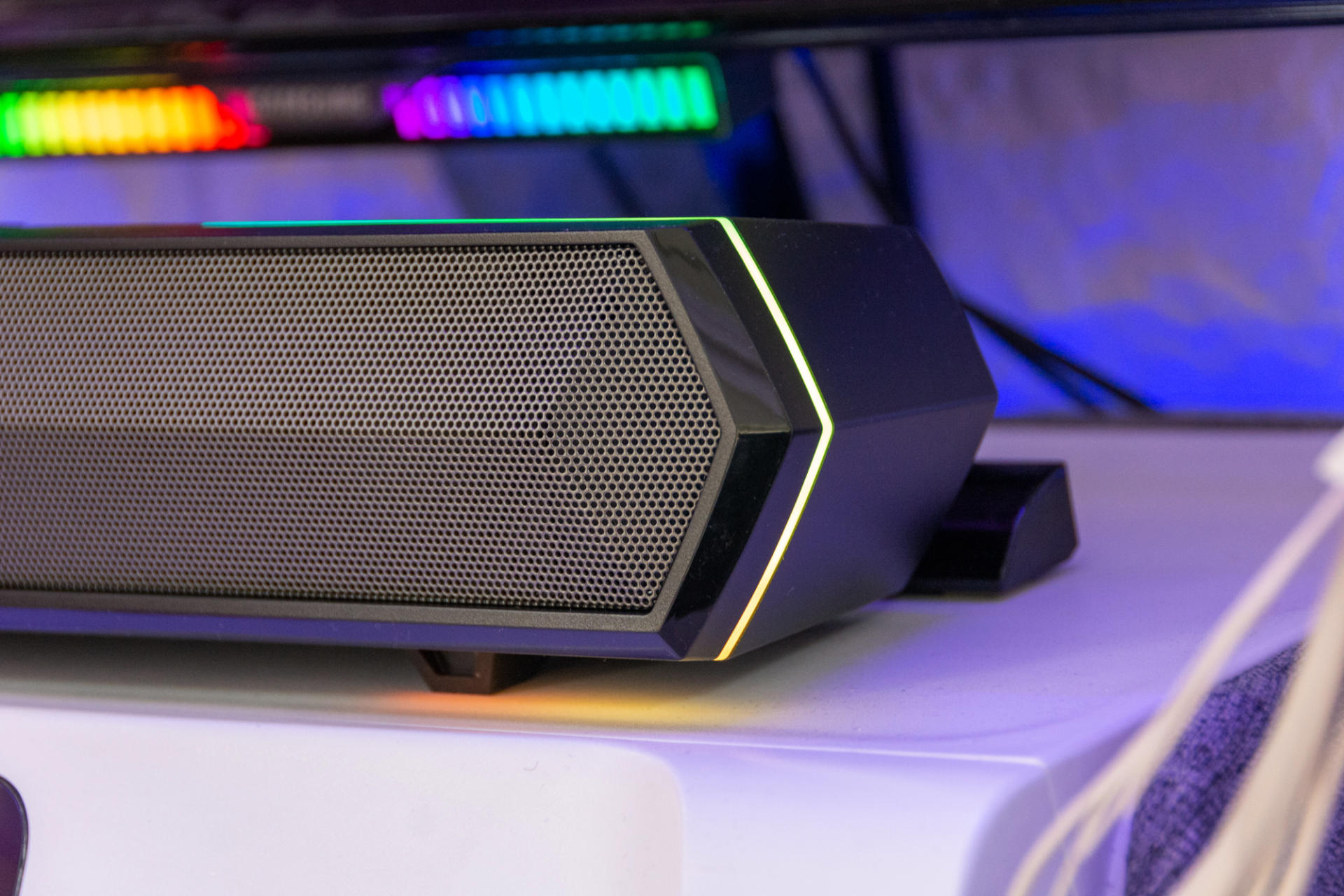 漫步者M30电脑音箱开箱：RGB酷炫灯效 动感立体造型