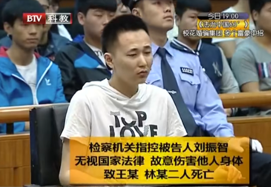 2014年，老实学生遭遇校园暴力，反抗中连捅两人，最终获刑15年