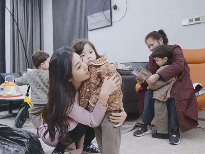 山东女孩李雪珂，24岁年入千万，29岁未婚生仨混血儿：一切靠自己