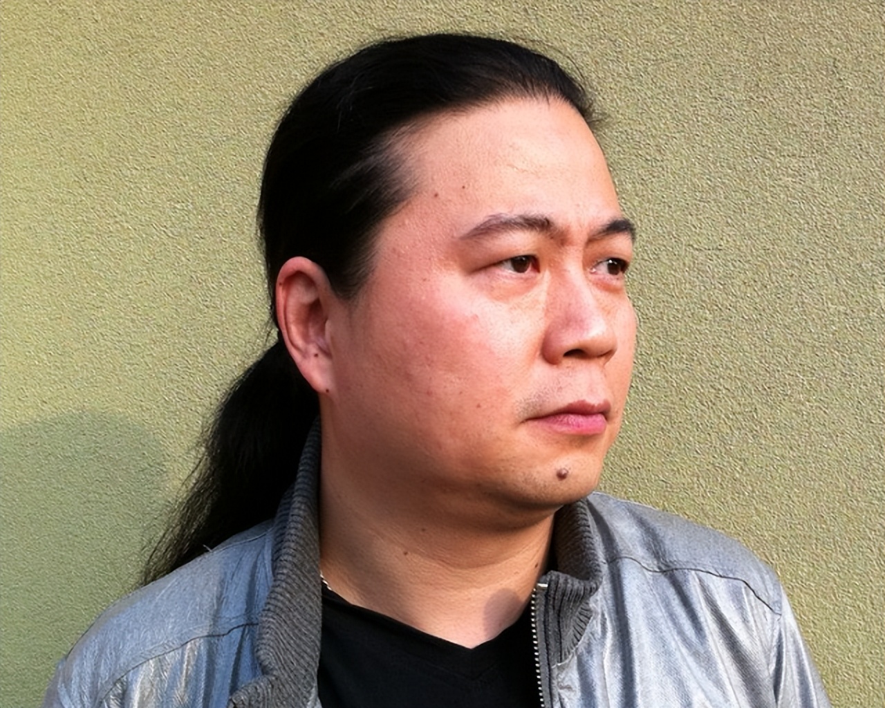 肖战获“最帅男演员奖”,著名编剧发3文嘲讽:粉丝开心就好