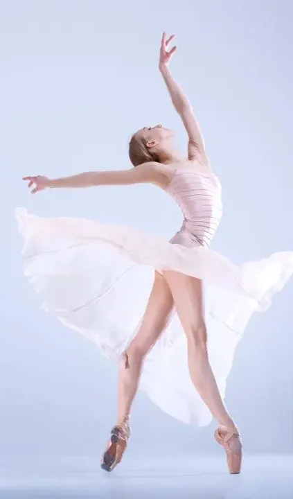 精美图片：人体摄影艺术，舞蹈的灵动之美