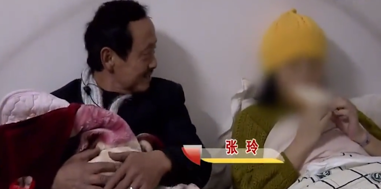 故事：湖南一女大学生精神失常，甘愿与50岁拾荒者生子，母亲崩溃