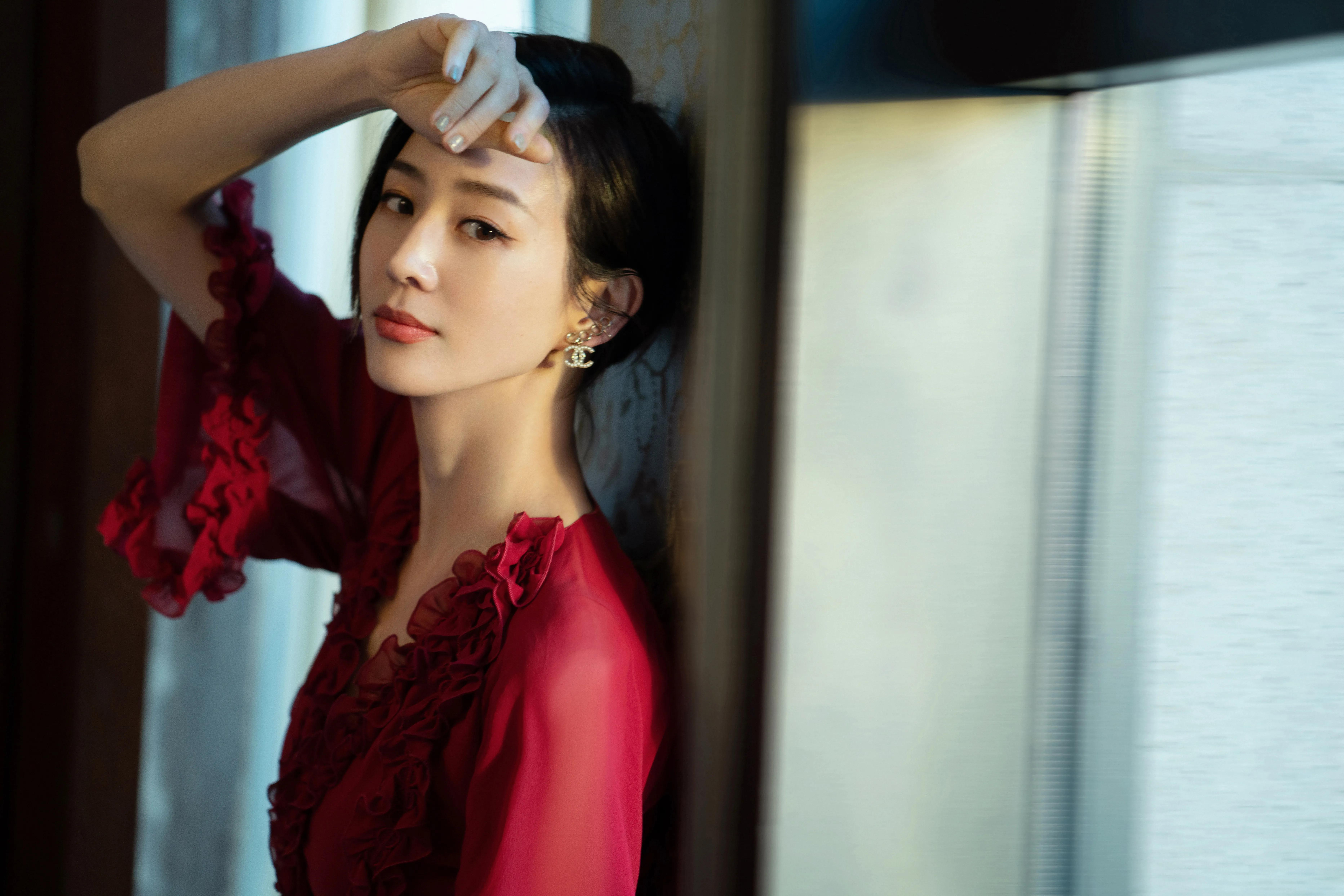 《唐人街探案》张钧甯lvy玫瑰红长裙高清原图