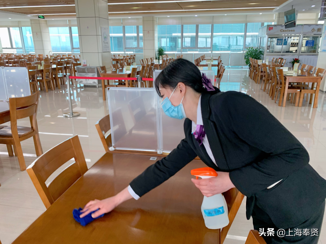 智能消毒机器人登场，奉贤区行政服务中心防疫再升级