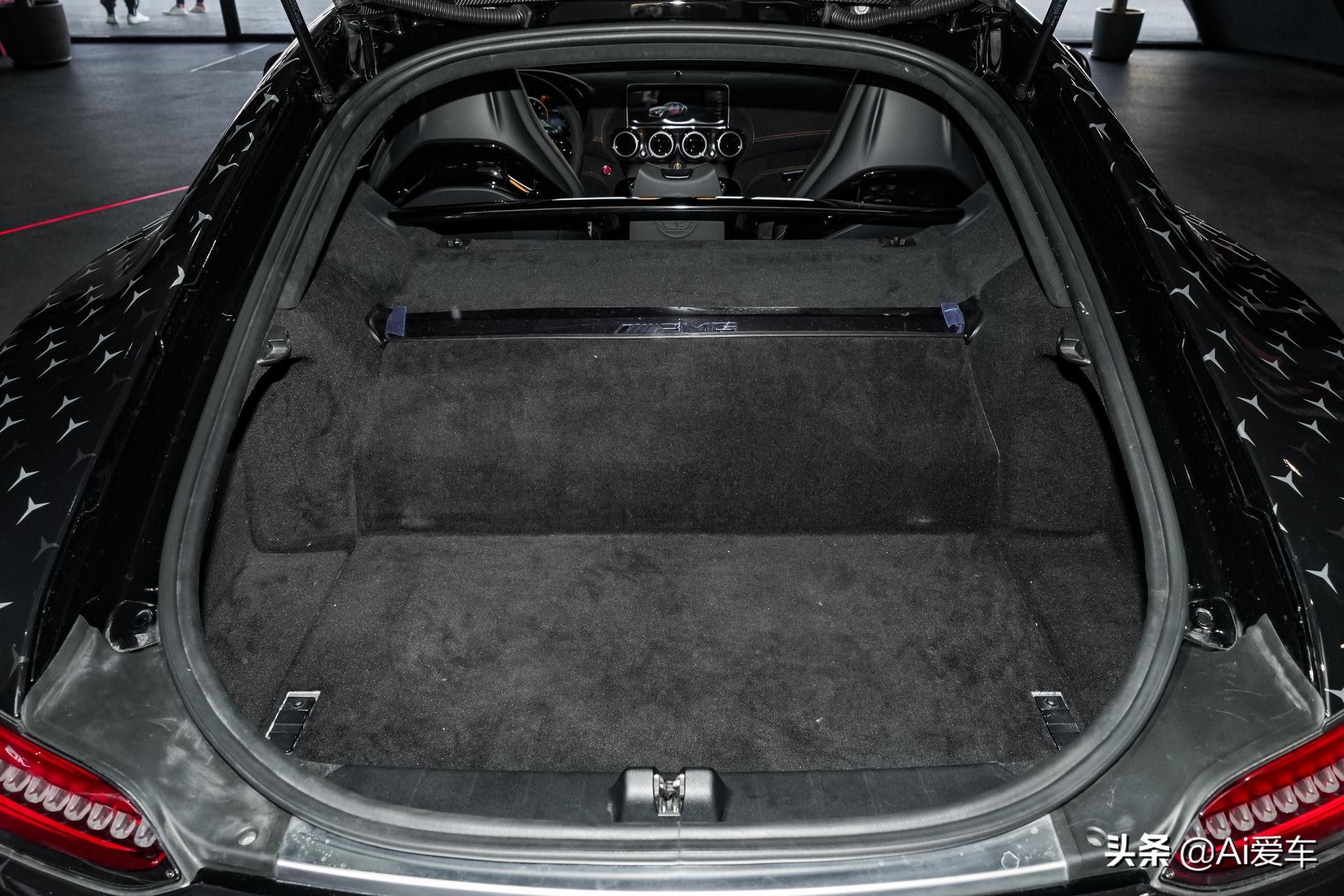 730马力破百3.2S，德系进口豪华2门2座硬顶大跑车，实拍奔驰AMG GT