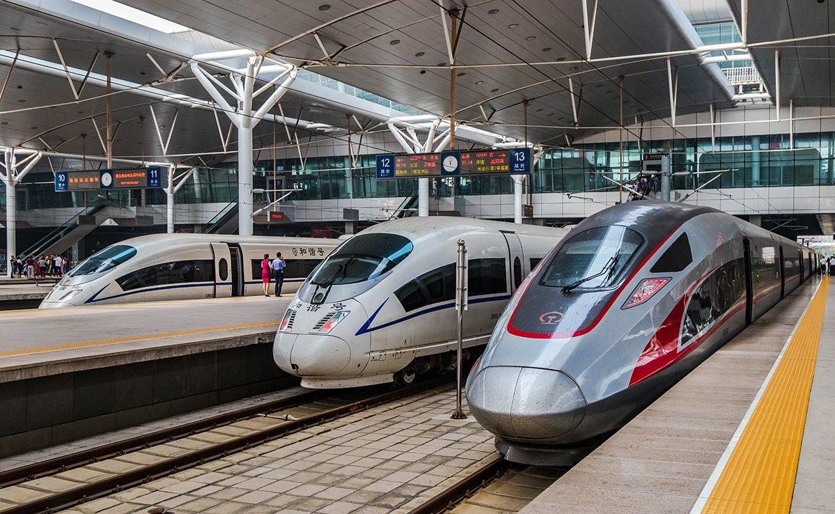 动车上的排泄物去哪了？难道和火车一样，都被排放到轨道上么？