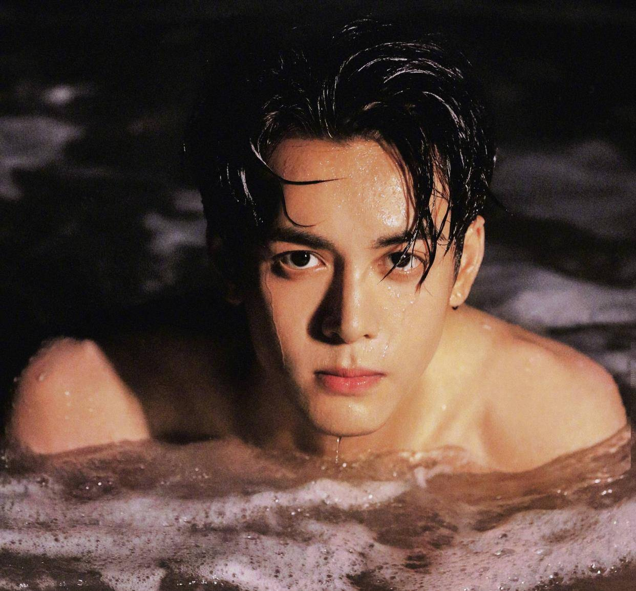 拥有“铜铃大眼”的10位男星，个个都是金刚眼，像开了大眼特效