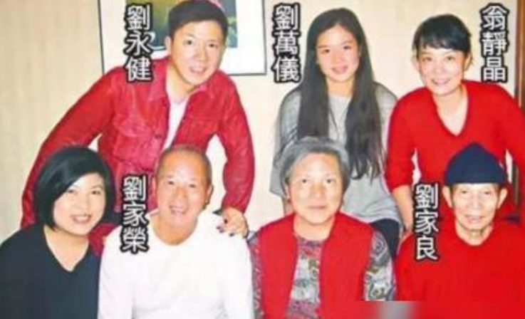 51岁男星刘永健久违现身，被吐槽老到认不出，脸色突变装作要发怒