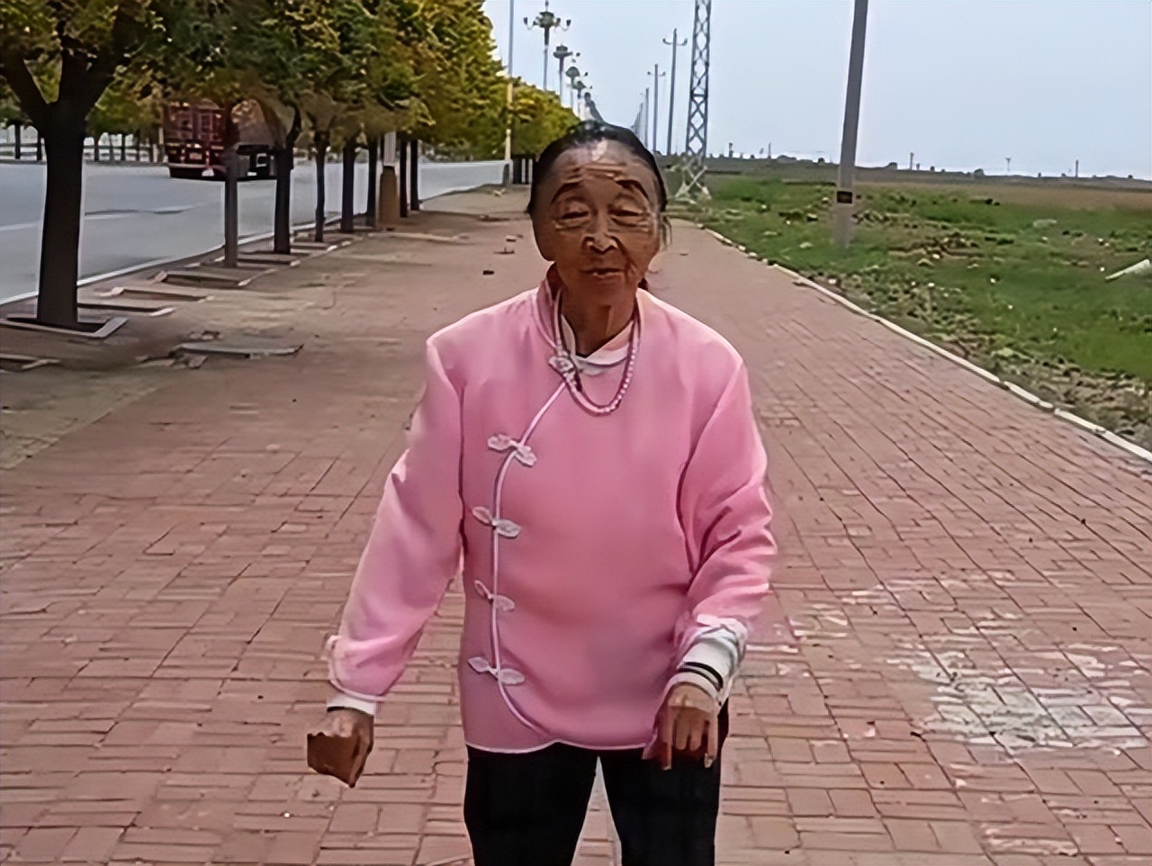 85岁马玉琴想出门找朋友玩，却被李玉成训斥，网友：有你什么事