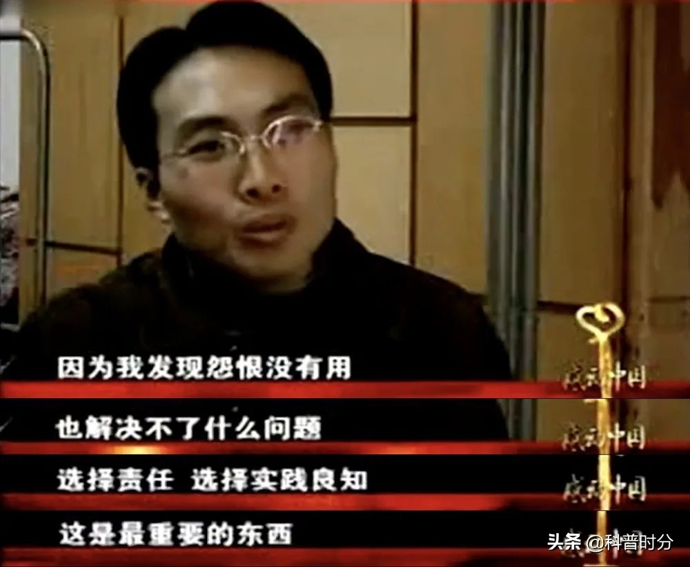 05年，农村小伙带着弃婴妹妹上大学，靠捡垃圾凑学费，如今怎样了