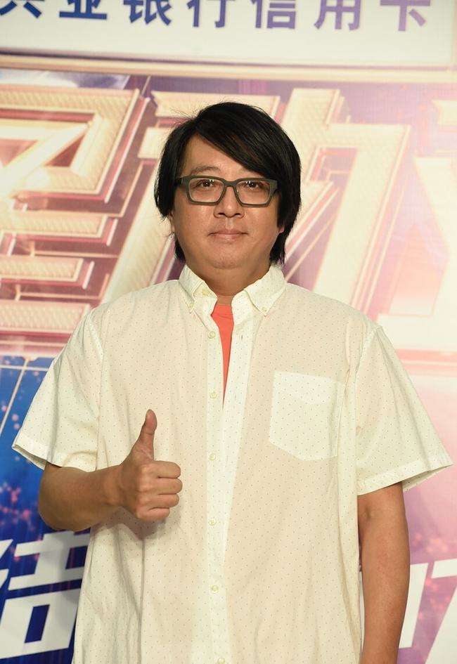 袁惟仁抛弃妻子事件老婆是是谁袁惟仁为什么跌倒现在怎么样