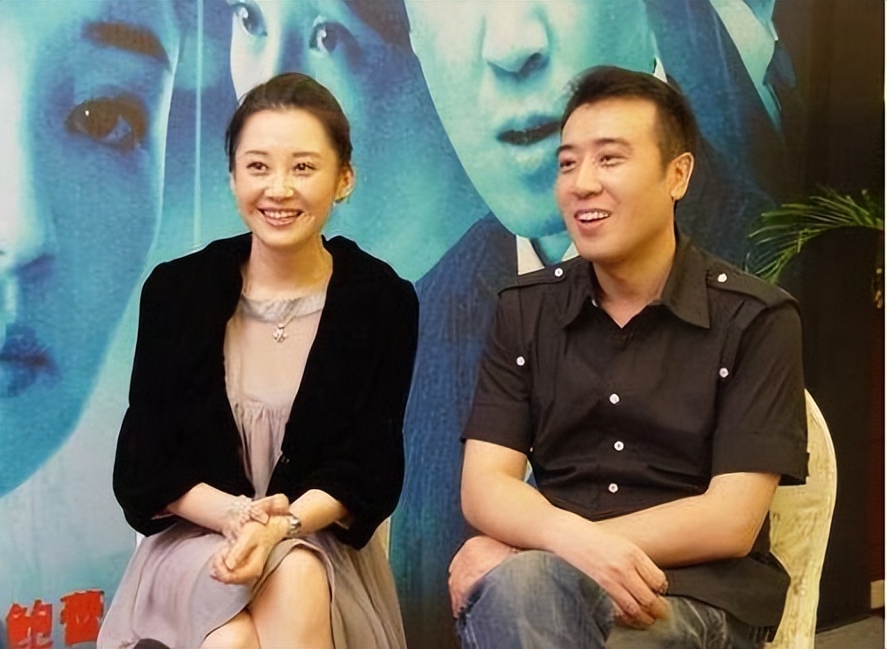 著名演员于和伟 他的老婆宋林静 看他们甜蜜样子,这才是爱情