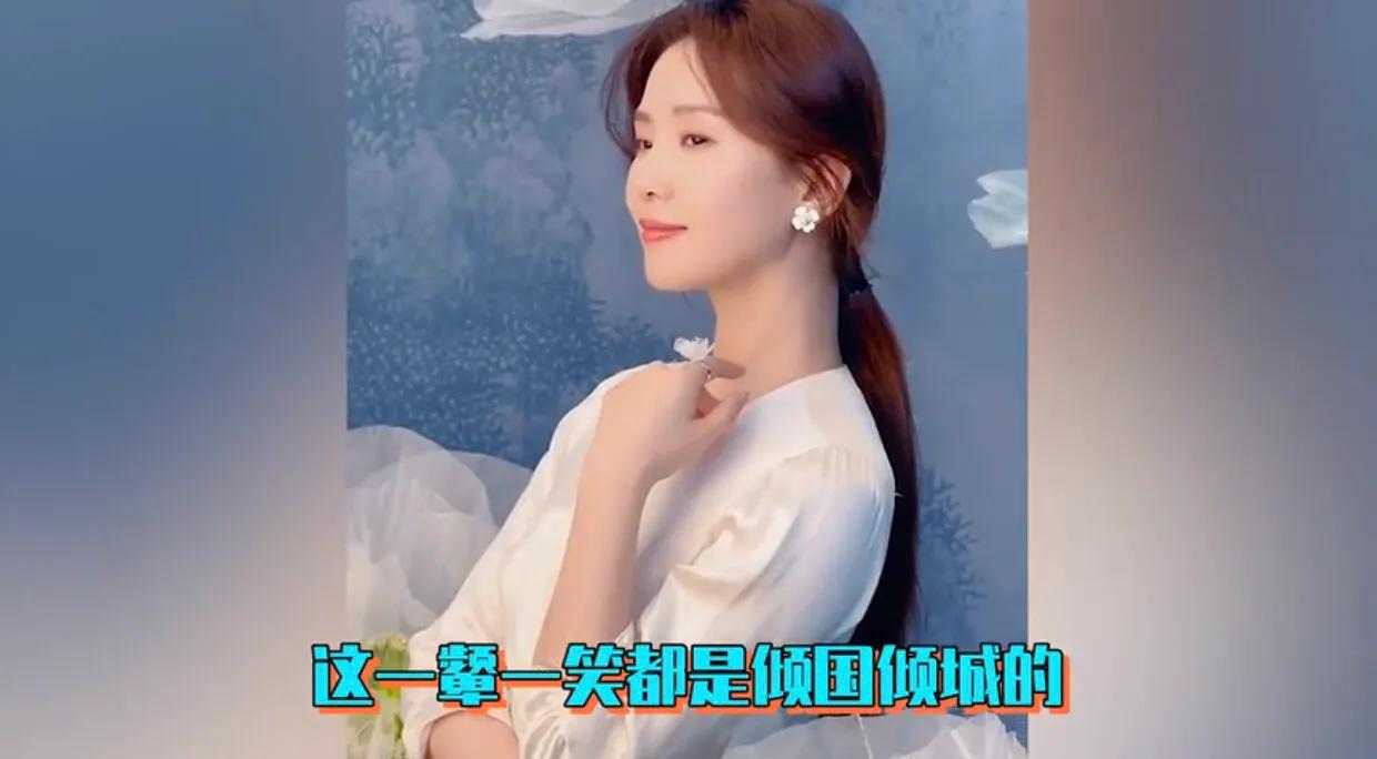 刘诗诗工作不忘带娃，穿着宽松似孕妇，不过还是那么美