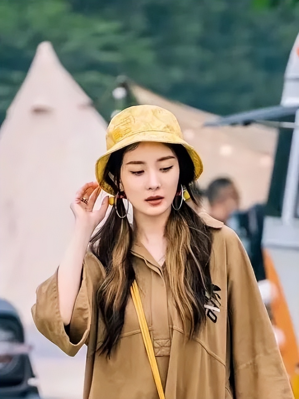 次次艳压00后小花，35岁的杨幂心机在哪儿？