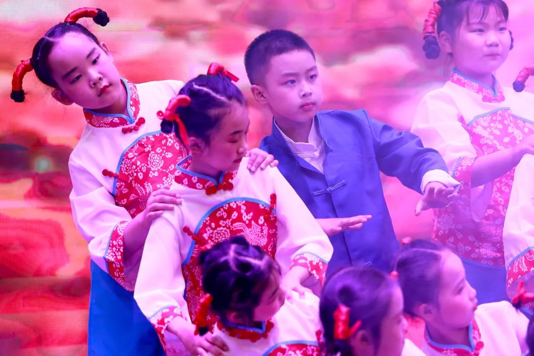 华阳实验小学举行“童星耀五月·艺术绽花开”群舞比赛（续）