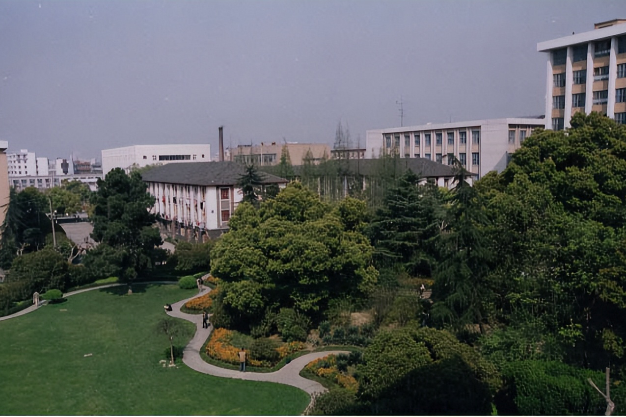 这所“双非”电子科技大学，有什么魔力引来美术艺考生争相报考？