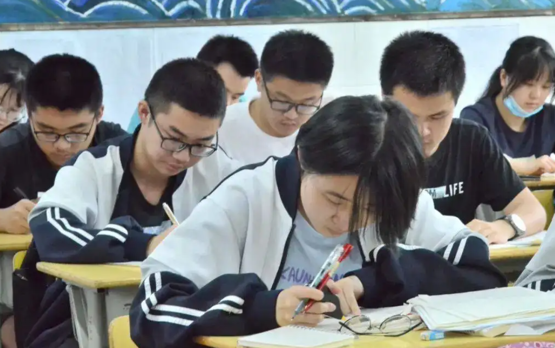 2022年高考即将到来，学生多少分能顺利考上本科？专家给出答案