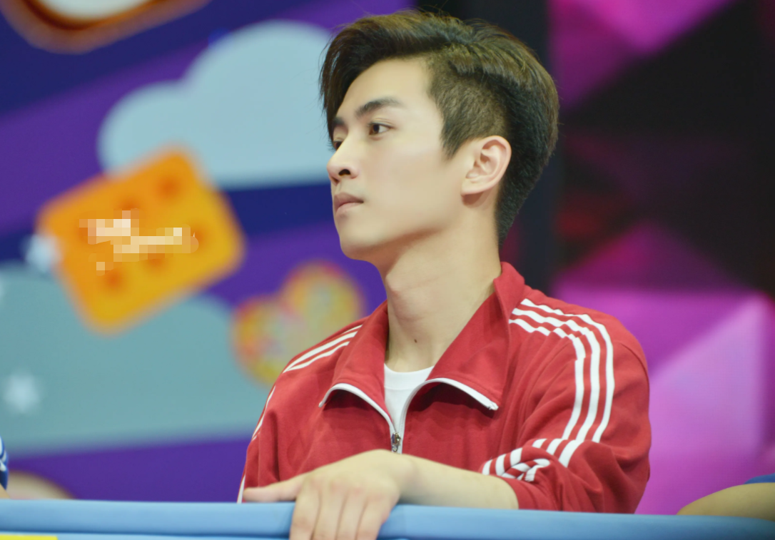 继刘昊然上岸以后，“体制内男友”再添一人，陈晓的身份惹人关注