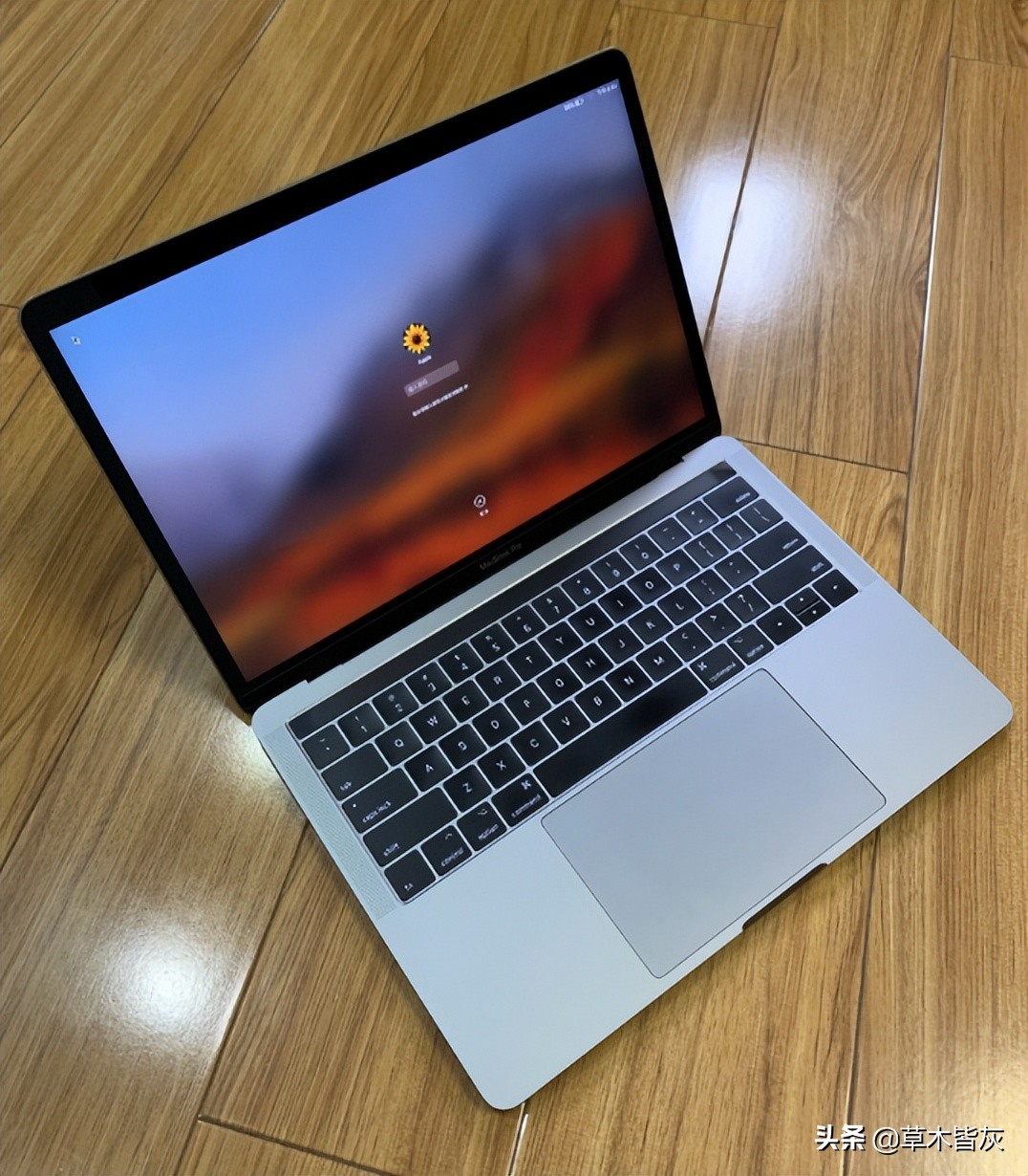 全新 macbook pro(2016)北京时间2016年10月28日凌晨,苹果发布新款mac