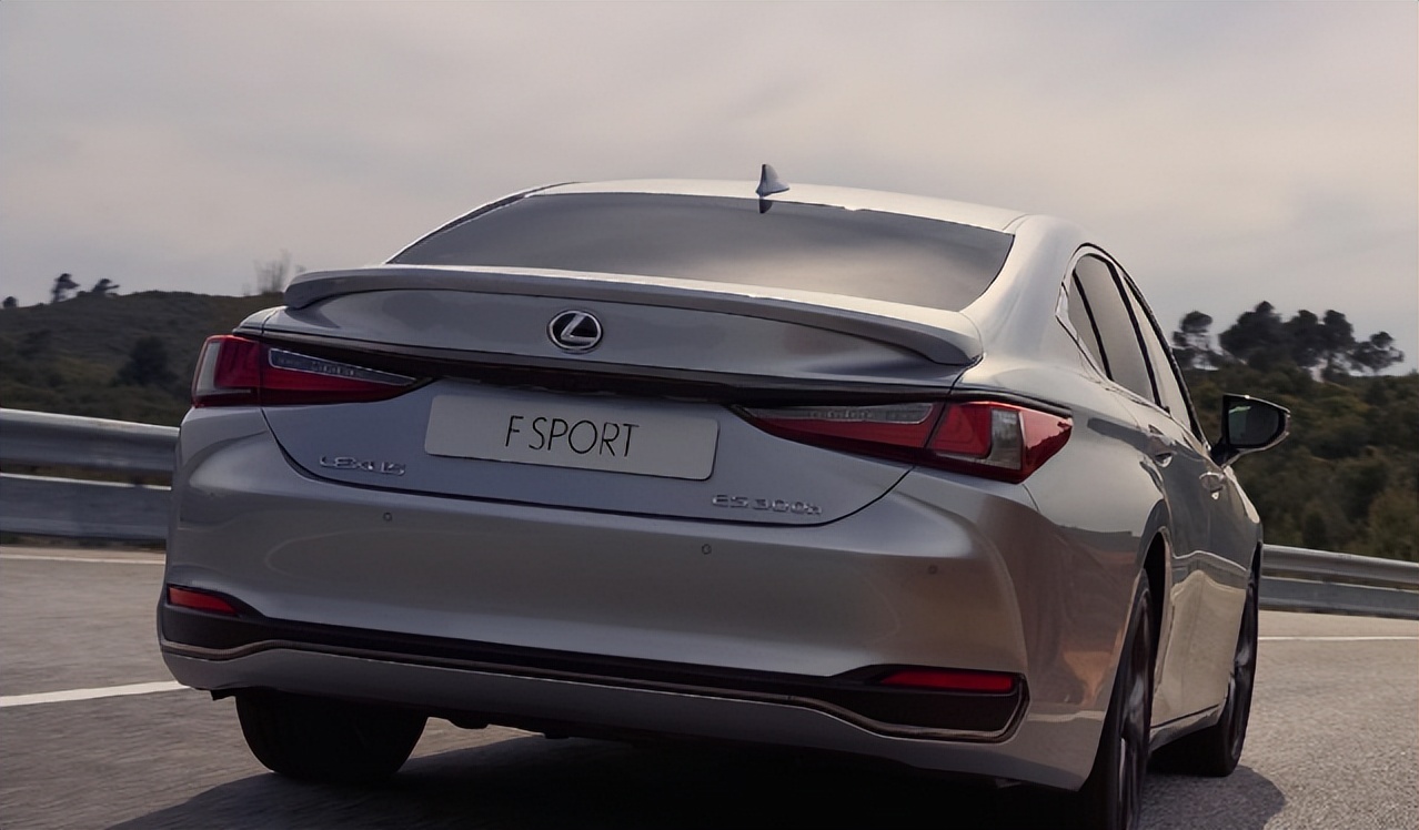 取消触控板、支持Car Play，2023款雷克萨斯ES发布