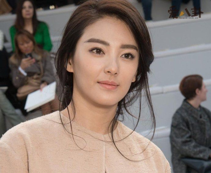 表面“人间清醒”，实际生活却一团糟，这些女星实在令人尴尬