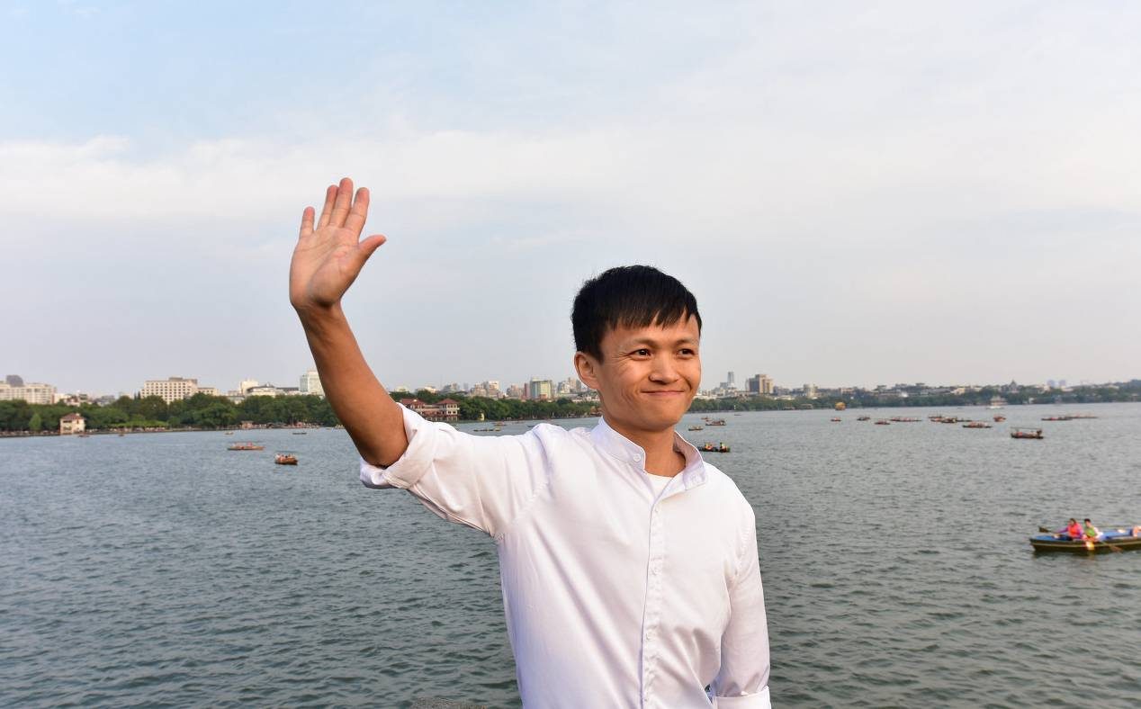 4年前，重庆小伙撞脸马云，为了见马云，在杭州边打工边包装自己