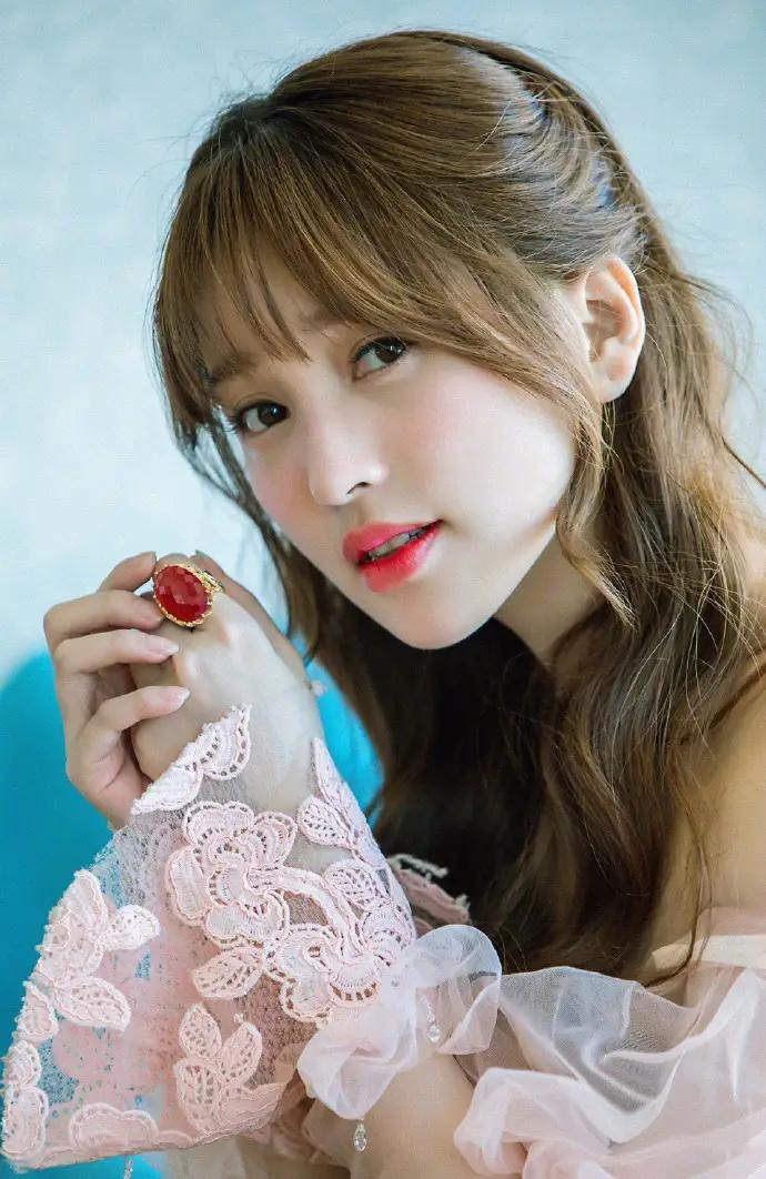 金莎，甜美可爱型女星