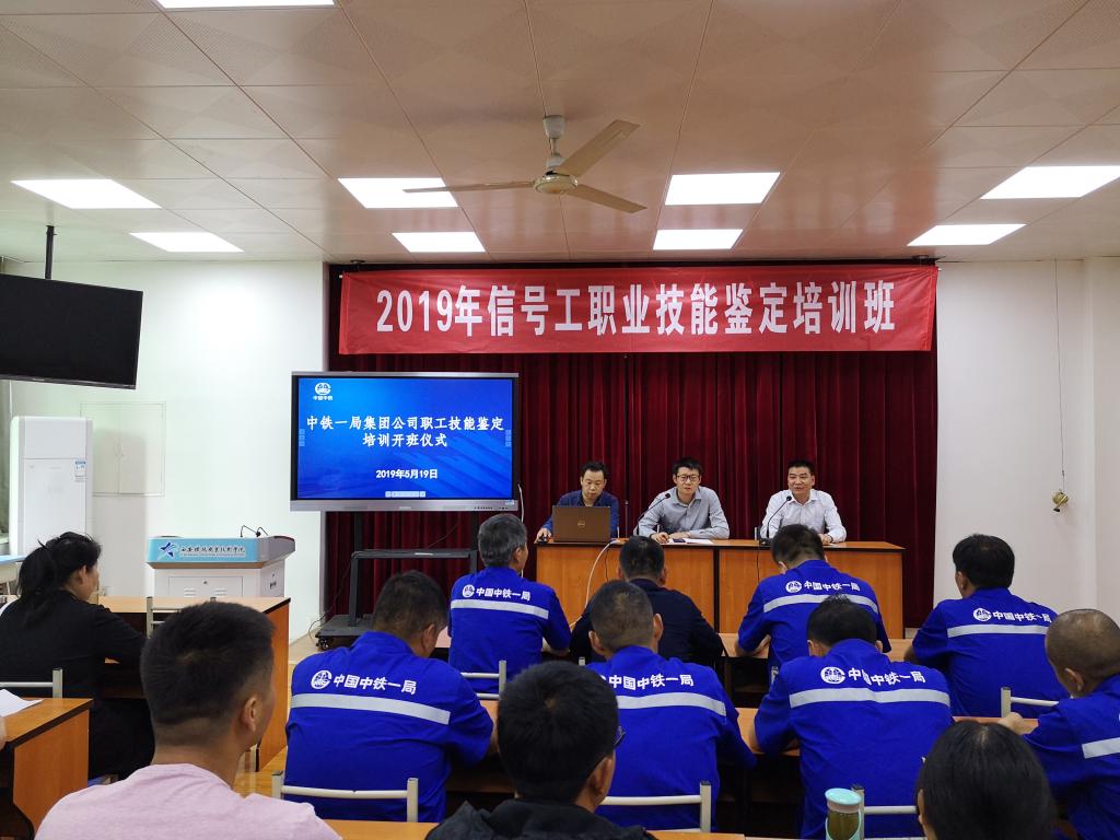 你想进入中铁吗？4类大学生更有优势，月薪过万很轻松