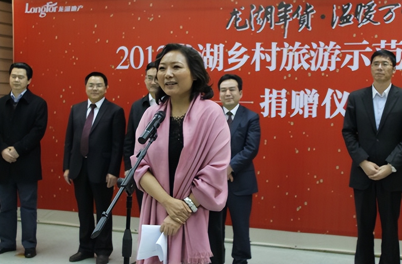 中国最有钱的女房东，一月收租2个亿，分前夫200亿，给女儿500亿