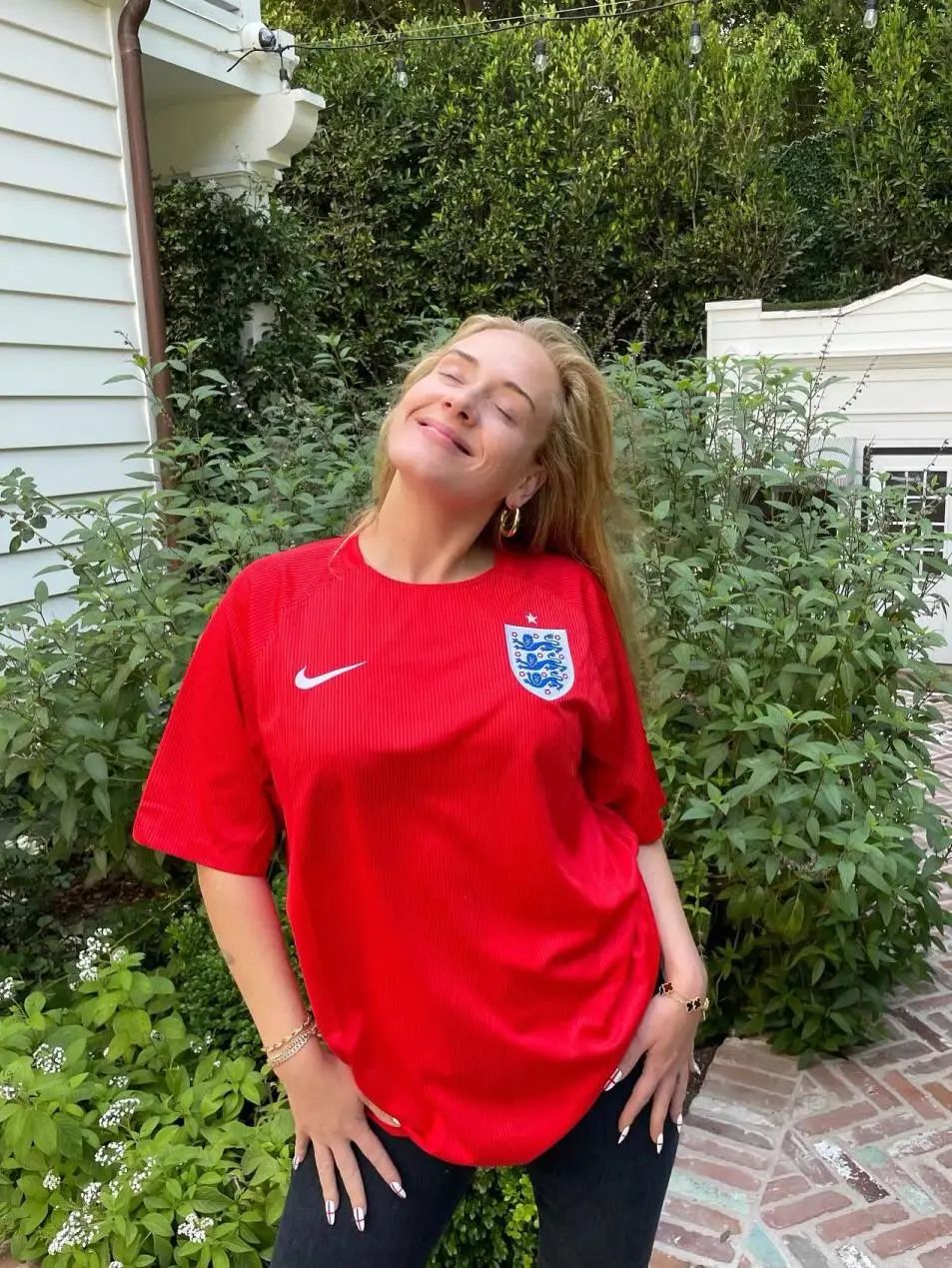 被“贴标签”也没改变她的想法，Adele这些年到底在坚持什么？