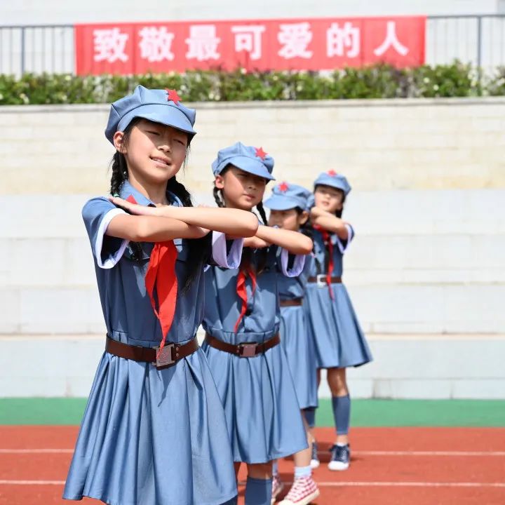 一周一礼 | 致敬最可爱的人新中附小 四川天府新区新兴中学附属小学
