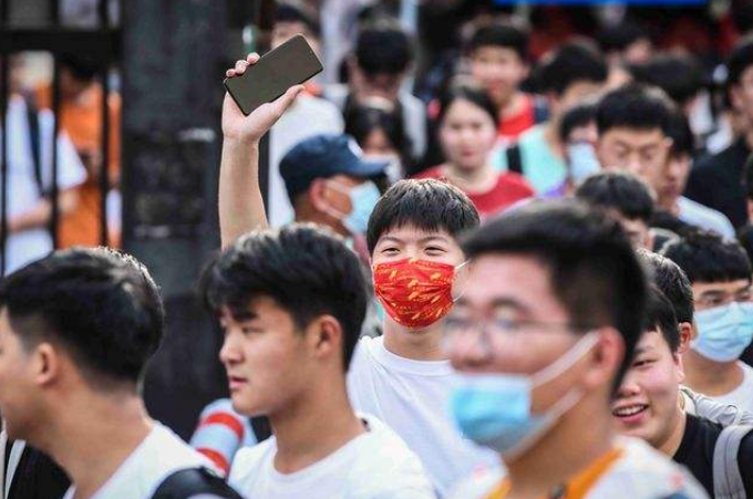 高考体检时，学生要全部脱光？高三党被吓坏，医生：我也不想看