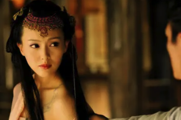 颜值不够别带“额饰”！13位女星造型PK，谁才撑得起倾国倾城