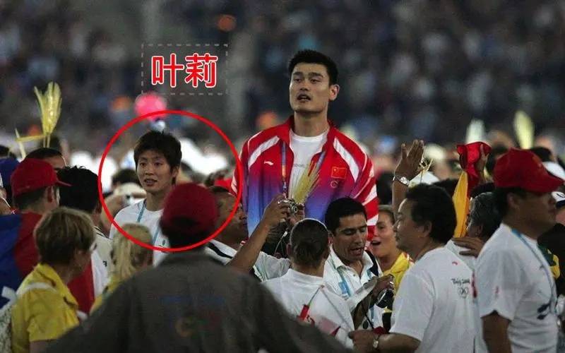 嫁给2米26的姚明是什么感觉？叶莉的回答让人感动，球迷直呼般配